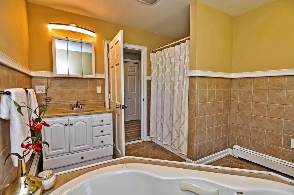 Charming Cottage Historic Falmouth Cape Cod Near Beach And Downtown 2Br 1Bath Deck Exterior foto